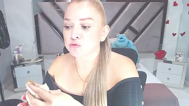 Snapshot of natalia5560 chatting on 03-01-25, 02:34 natalia5560 online show from 03-01-25, 02:34