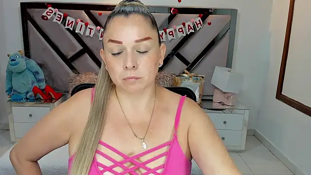Snapshot of natalia5560 chatting on 09-23-25, 12:01 natalia5560 online show from 09-23-25, 12:01