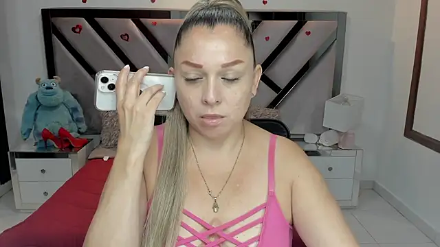 Snapshot of natalia5560 chatting on 10-23-25, 12:37 natalia5560 online show from 10-23-25, 12:37