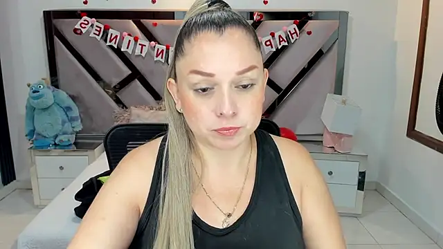 Snapshot of natalia5560 chatting on 09-22-25, 12:44 natalia5560 online show from 09-22-25, 12:44