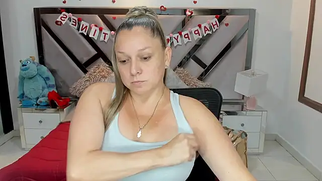 Snapshot of natalia5560 chatting on 09-28-25, 01:51 natalia5560 online show from 09-28-25, 01:51