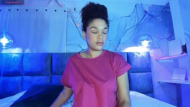 Snapshot of loladupont chatting on 03-18-25, 11:33 loladupont online show from 03-18-25, 11:33