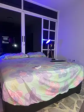 Snapshot of loladupont chatting on 04-05-26, 02:51 loladupont online show from 04-05-26, 02:51