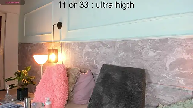 Little lili19 online show from 04-24-26, 08:22