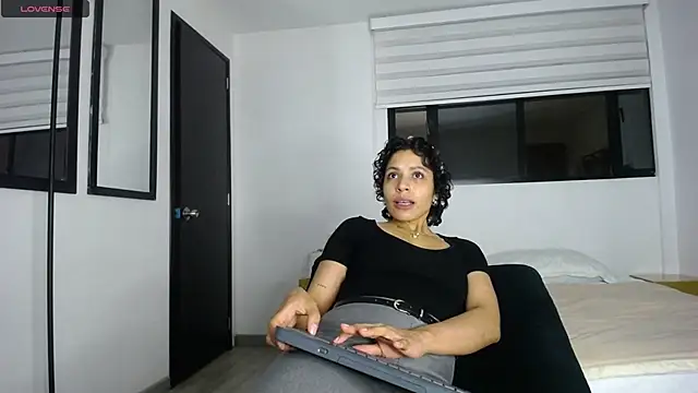 AbrilSonne online show from 09-18-25, 11:52