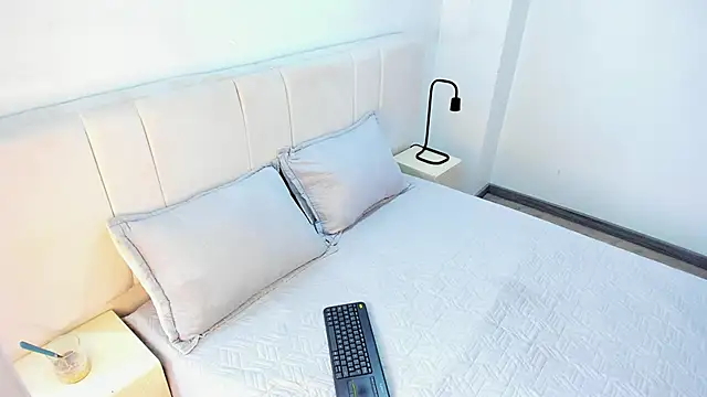 AbrilSonne online show from 02-16-25, 03:27