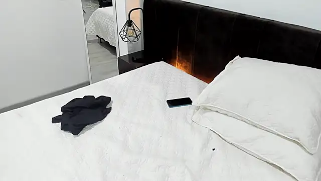 AbrilSonne online show from 03-19-25, 10:53