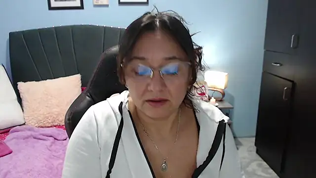 Snapshot of AngelRouss chatting on 03-10-25, 01:10 AngelRouss online show from 03-10-25, 01:10