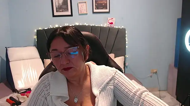 Snapshot of AngelRouss chatting on 03-01-25, 11:06 AngelRouss online show from 03-01-25, 11:06