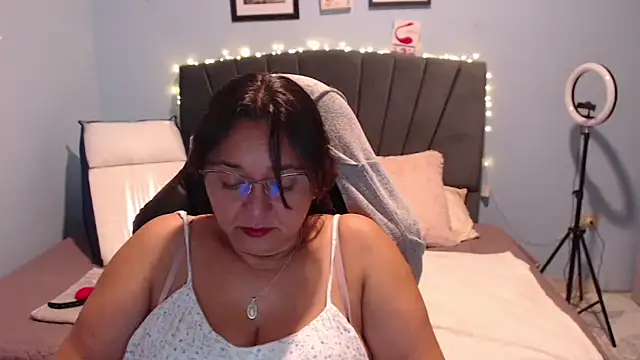 Snapshot of AngelRouss chatting on 02-28-25, 03:04 AngelRouss online show from 02-28-25, 03:04