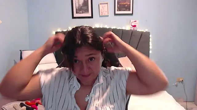 Snapshot of AngelRouss chatting on 03-01-25, 02:34 AngelRouss online show from 03-01-25, 02:34