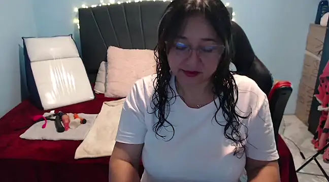 Snapshot of AngelRouss chatting on 02-21-25, 03:32 AngelRouss online show from 02-21-25, 03:32