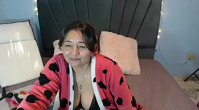Snapshot of AngelRouss chatting on 01-29-25, 03:37 AngelRouss online show from 01-29-25, 03:37
