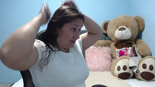 Snapshot of AngelRouss chatting on 10-01-25, 05:12 AngelRouss online show from 10-01-25, 05:12