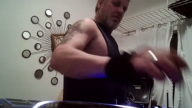 SilverandFox online show from 11-22-25, 09:52