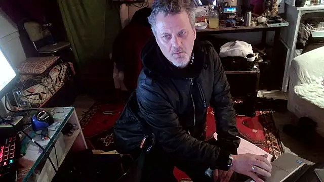 SilverandFox online show from 03-10-25, 09:23