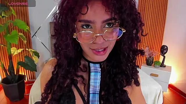 charlottee white online show from 12-17-25, 08:36