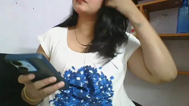 Snapshot of Riya_Stream01 chatting on 04-27-26, 09:57 Riya Stream01 online show from 04-27-26, 09:57