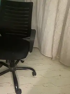 hot menka online show from 03-18-25, 05:44