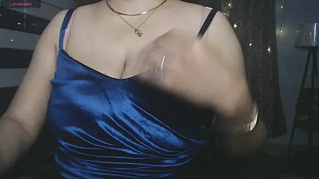 hot menka online show from 12-22-25, 10:37