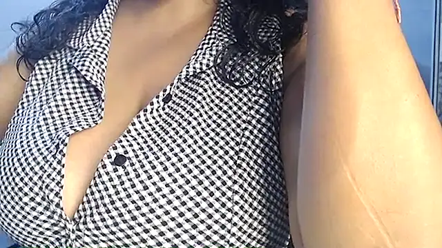 hot menka online show from 04-16-26, 09:32