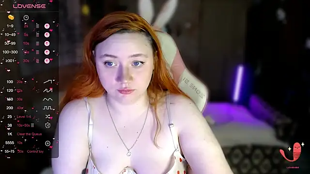 Snapshot of Bitchy_Lily chatting on 11-23-25, 02:27 Bitchy Lily online show from 11-23-25, 02:27