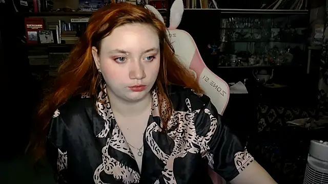 Snapshot of Bitchy_Lily chatting on 10-05-25, 03:36 Bitchy Lily online show from 10-05-25, 03:36