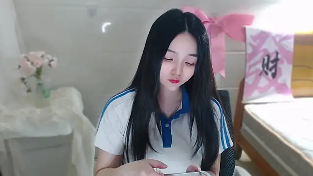 qiqi--- online show from 04-23-26, 08:54