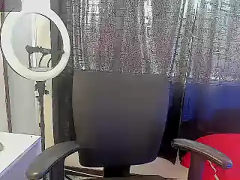 Snapshot of Julieta_love_1 chatting on 02-26-25, 03:10 Julieta love 1 online show from 02-26-25, 03:10