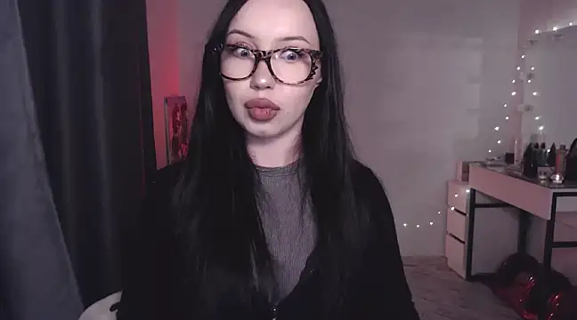 Snapshot of MoranaMissGod chatting on 12-27-24, 09:43 MoranaMissGod online show from 12-27-24, 09:43