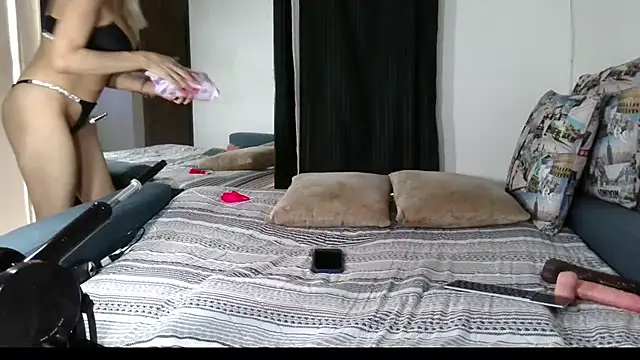 Carla-Bonny18 online show from 04-05-26, 08:04