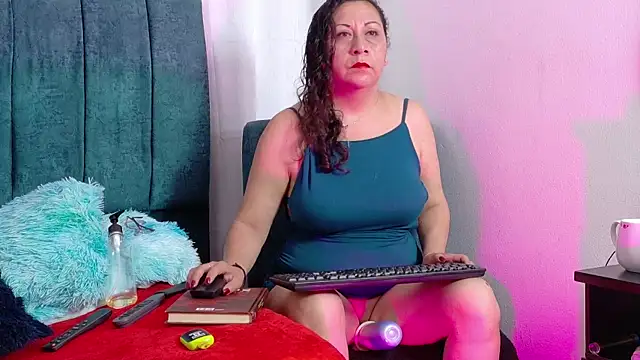 Snapshot of marisol1977hot chatting on 06-14-26, 06:53 marisol1977hot online show from 06-14-26, 06:53