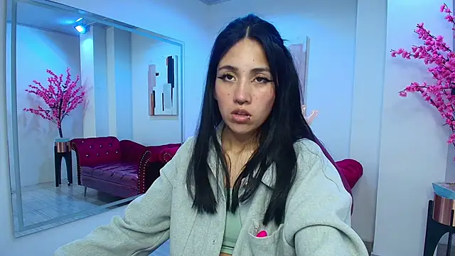 Leia queens online show from 02-20-25, 02:24