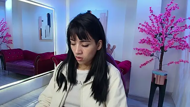 Leia queens online show from 10-11-25, 11:11