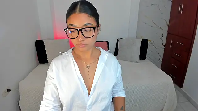 martina roldam online show from 05-18-26, 03:28