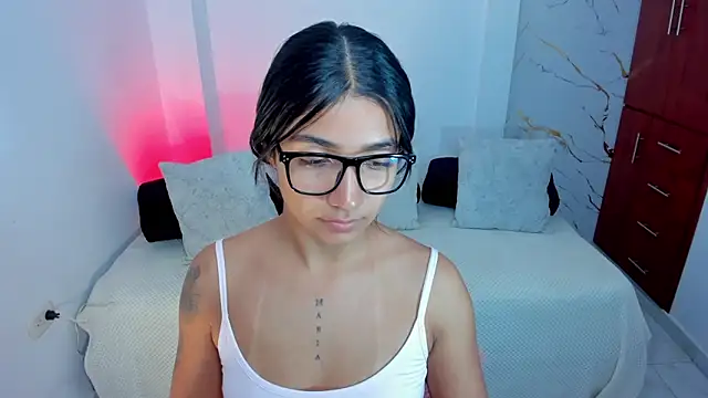 martina roldam online show from 04-17-26, 01:19