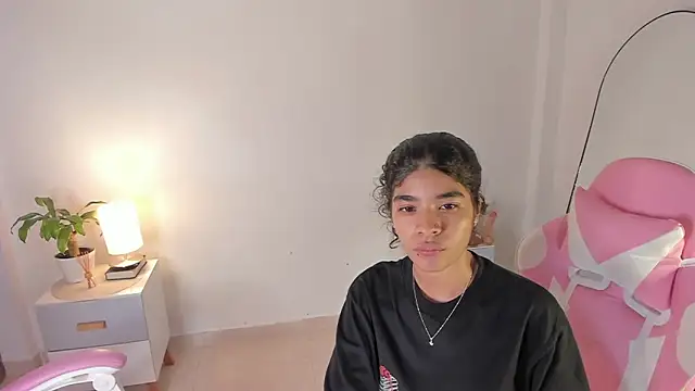 Snapshot of martina_roldam chatting on 09-08-25, 10:31 martina roldam online show from 09-08-25, 10:31