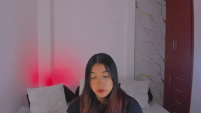 martina roldam online show from 03-25-26, 02:01