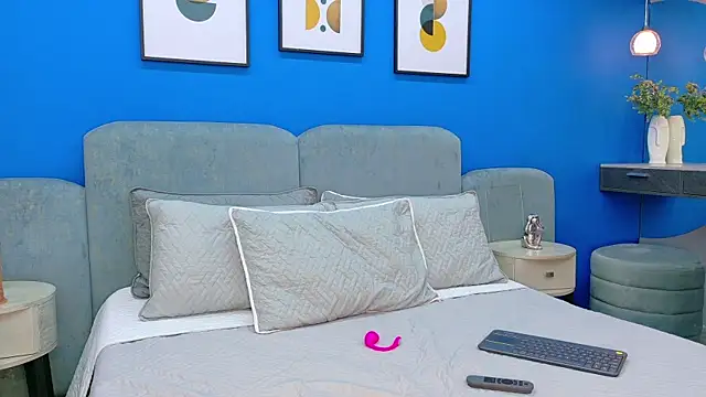 martina roldam online show from 01-08-26, 08:37