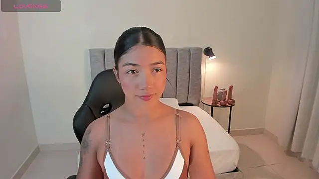 Snapshot of martina_roldam chatting on 10-21-25, 01:27 martina roldam online show from 10-21-25, 01:27
