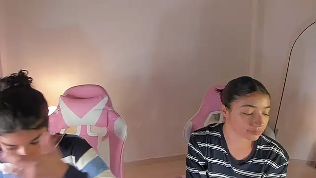 Snapshot of martina_roldam chatting on 09-27-25, 02:18 martina roldam online show from 09-27-25, 02:18