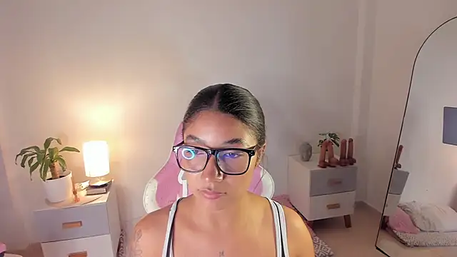 Snapshot of martina_roldam chatting on 10-06-25, 04:02 martina roldam online show from 10-06-25, 04:02