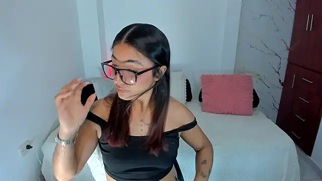 martina roldam online show from 05-15-26, 03:37