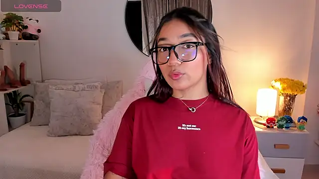 Snapshot of martina_roldam chatting on 03-17-25, 12:10 martina roldam online show from 03-17-25, 12:10
