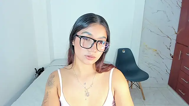 martina roldam online show from 03-13-26, 04:17