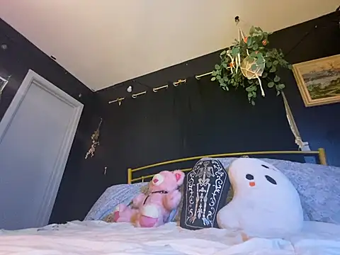 Snapshot of Spacetrvin chatting on 01-05-25, 02:06 Spacetrvin online show from 01-05-25, 02:06