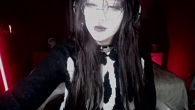 Snapshot of chloe_crystall_killer chatting on 10-09-25, 12:06 chloe crystall killer online show from 10-09-25, 12:06