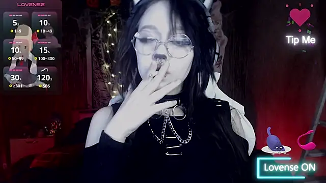 Snapshot of chloe_crystall_killer chatting on 10-20-25, 11:55 chloe crystall killer online show from 10-20-25, 11:55