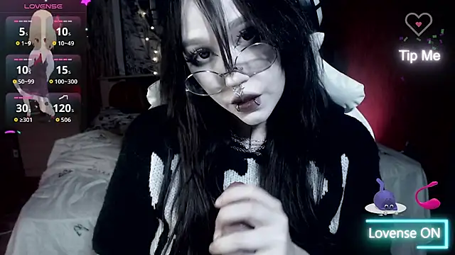 chloe crystall killer online show from 10-27-25, 12:33