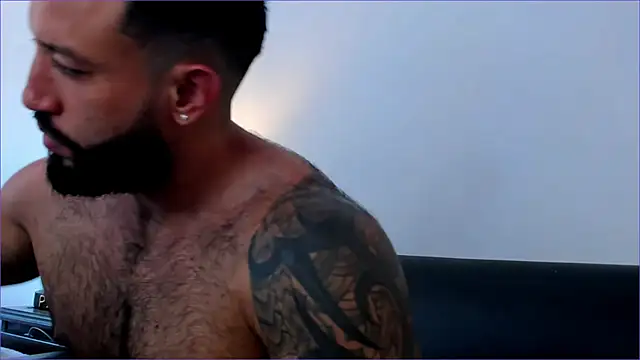 BradLeon  online show from 10-16-25, 05:21